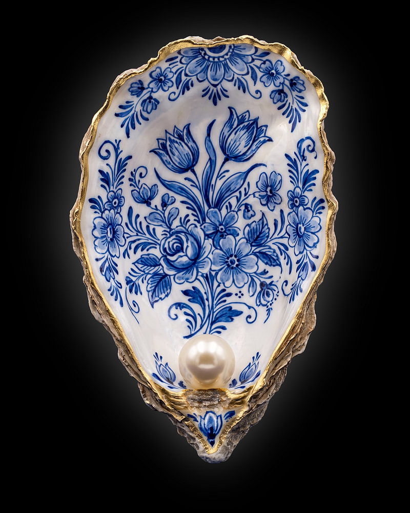 De Parel in Delfts Blauw — bloemstilleven van Sander van Laar