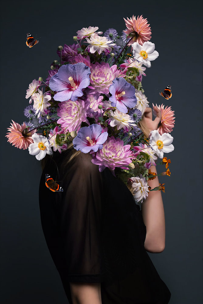 She fell in love with flowers — bloemstilleven van Sander van Laar