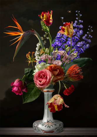 Een sfeerimpressie bij iemand thuis met het prachtige bloemenkunstwerk van Sander van Laar
